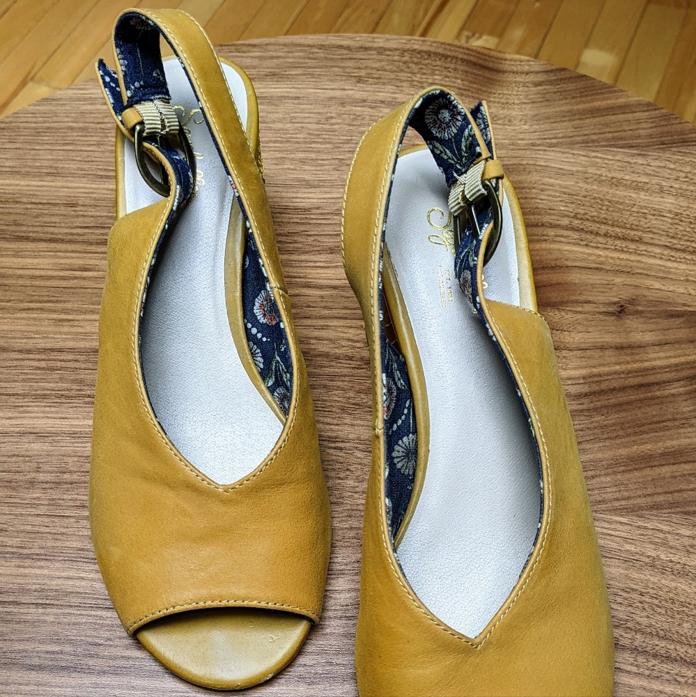 Anthropologie Seychelles Playwright Slingback Heels